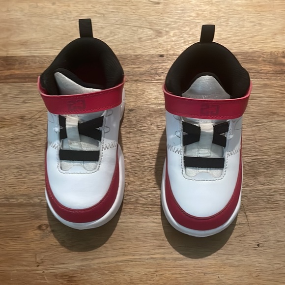 Nike Air Jordan Max Aura 3 (Very White Berry) - Picture 2 of 4